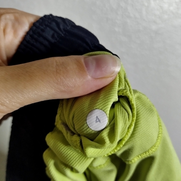 Lululemon Dottie Dash Clarity Yellow Black Hotty Hot Drawstring Shorts sz 4 - Picture 6 of 6